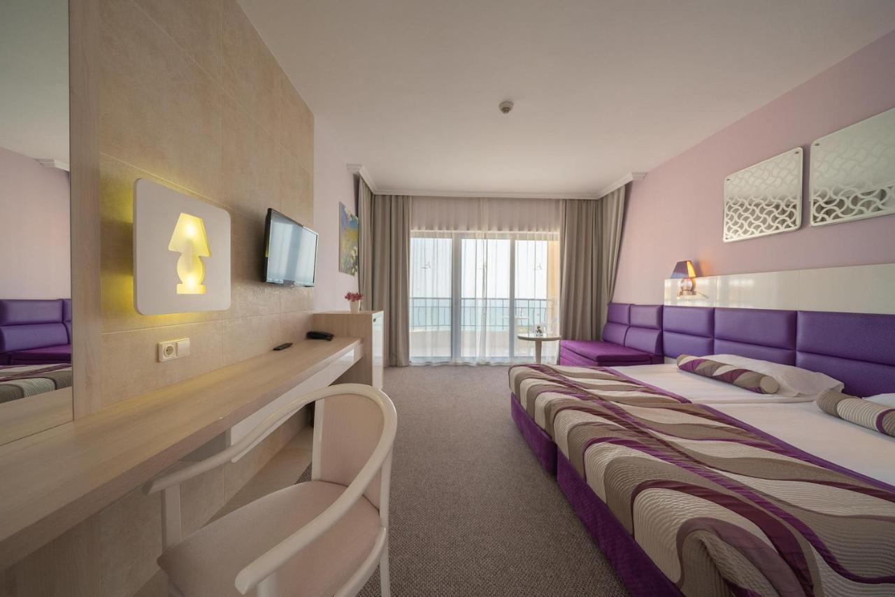 Double Room with Side Sea View – Free Beach & Aquapark Access