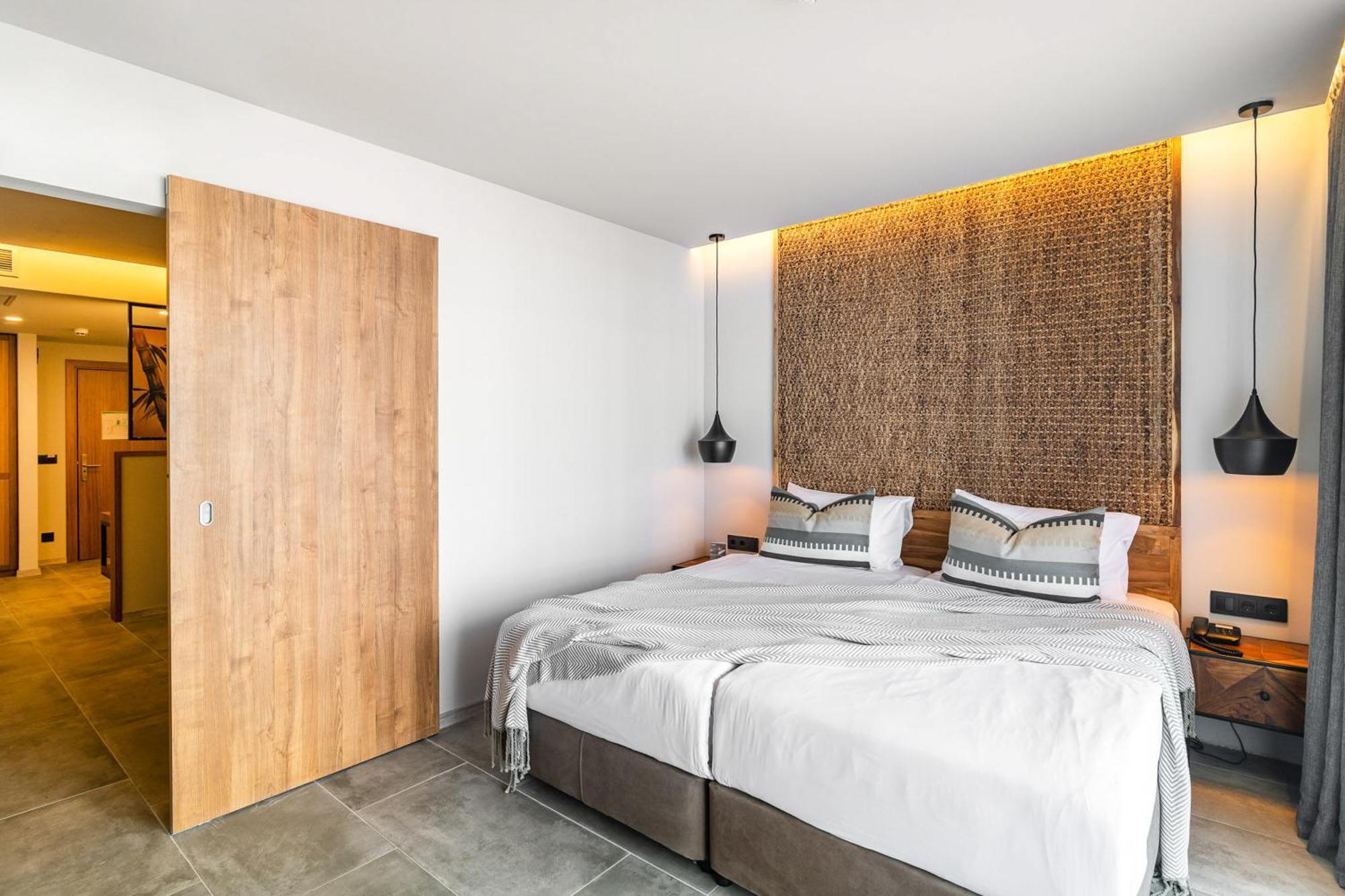 Family Room Side Sea view – Private Beach & Aquapark Access,1278214273:JPEG